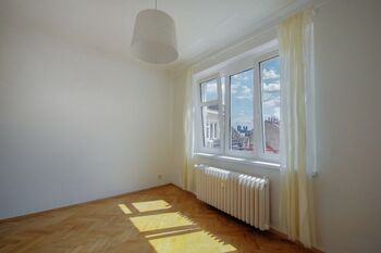 Prodej bytu 2+kk v osobním vlastnictví 30 m², Praha 5 - Smíchov