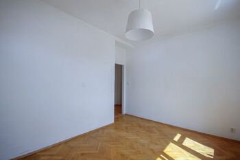 Prodej bytu 2+kk v osobním vlastnictví 30 m², Praha 5 - Smíchov