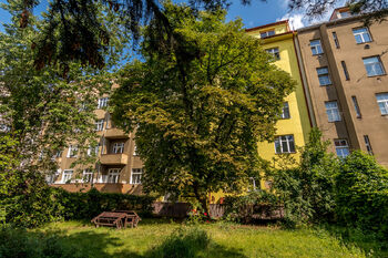 Pronájem bytu 2+kk v družstevním vlastnictví 52 m², Praha 4 - Podolí