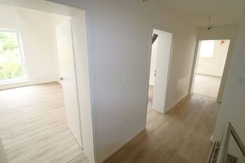 Centrální chodba - Prodej bytu 4+kk v osobním vlastnictví 155 m², Tursko