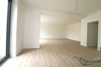 Prodej obchodních prostor 106 m², Tursko