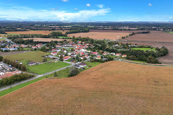 Prodej pozemku 9877 m², Přelouč