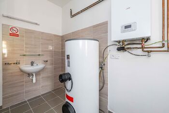 Prodej nájemního domu 732 m², Černčice