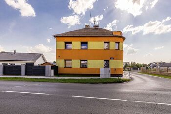 Prodej nájemního domu 732 m², Černčice