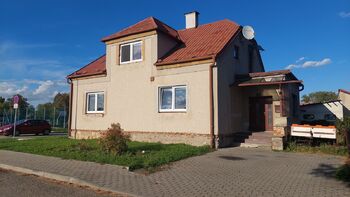 Uliční pohled na rodinný dům - Prodej domu 205 m², Doloplazy 