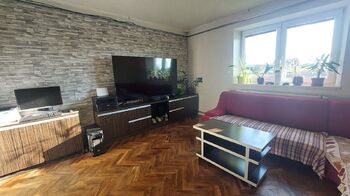 Obývací pokoj v přízemí - Prodej domu 205 m², Doloplazy