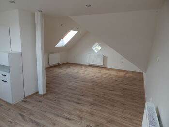 Pokoj 1 podkroví - Pronájem bytu 2+kk v osobním vlastnictví 56 m², Rakovník