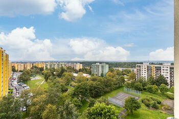 Výhled z okna - Prodej bytu 2+kk v osobním vlastnictví 38 m², Praha 8 - Bohnice