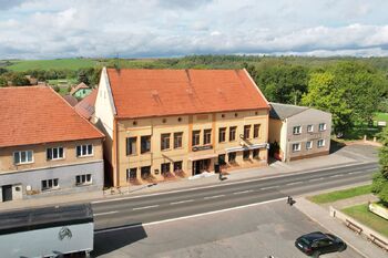 restaurace z náměstí - Prodej hotelu 1360 m², Blšany 