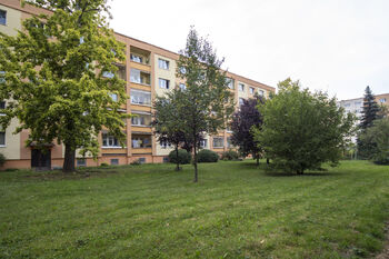 okolí domu - Prodej bytu 2+1 v osobním vlastnictví 57 m², Praha 10 - Malešice