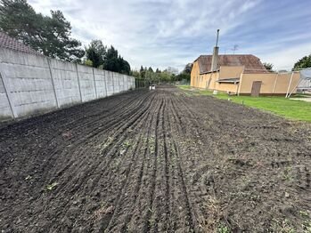 Prodej pozemku 800 m², Břeclav