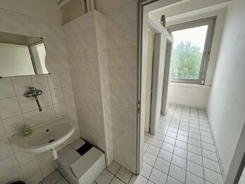 Pronájem výrobních prostor 1550 m², Břeclav