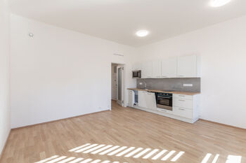 Pronájem bytu 1+kk v osobním vlastnictví 32 m², Praha 5 - Smíchov