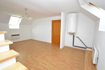 Byt č. 2 podkroví - ložnice - Prodej domu 341 m², Vraný