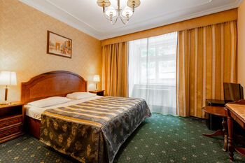 Prodej hotelu 1708 m², Karlovy Vary