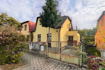 Dům z ulice - Prodej domu 100 m², Praha 10 - Štěrboholy