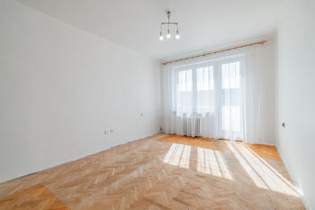 Obývací pokoj - Prodej bytu 2+1 v osobním vlastnictví 54 m², Plzeň