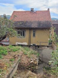 Pohled ze zahrady na dům. - Prodej domu 156 m², Zdice