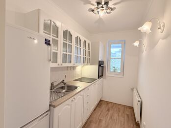 Kuchyňský kout - samostatná místnost - Pronájem bytu 2+1 v osobním vlastnictví 63 m², Praha 8 - Troja