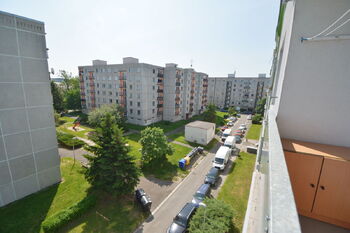 Pohled z lodžie - Pronájem bytu 2+kk v osobním vlastnictví 47 m², Hradec Králové