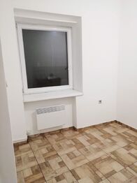 Fotografie interiéru bytového domu z doby, kdy jednotky nebyly pronajaty. - Prodej nájemního domu 314 m², Přerov