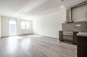 Prodej bytu 1+kk v osobním vlastnictví 42 m², Praha 9 - Letňany