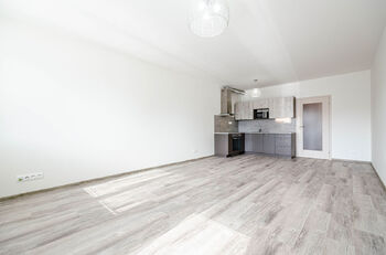 Prodej bytu 1+kk v osobním vlastnictví 42 m², Praha 9 - Letňany