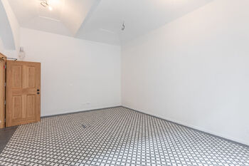 Obchodní prostor - Pronájem obchodních prostor 27 m², Praha 8 - Karlín