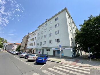 Prodej bytu 1+kk v osobním vlastnictví 35 m², Praha 10 - Vršovice