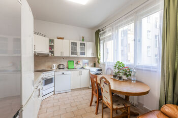 Prodej bytu 2+kk v osobním vlastnictví 71 m², Praha 1 - Staré Město