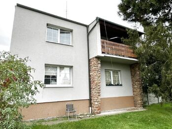 Pohled na dům zepředu - Pronájem domu 80 m², Družec 