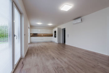 Pronájem domu 107 m², Šestajovice