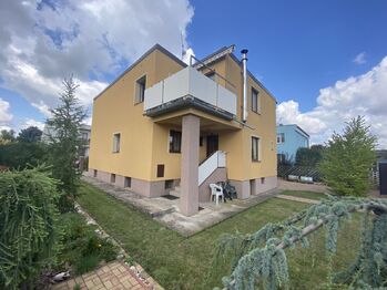 pohled na dům ze zahrady - Prodej domu 161 m², Čáslav