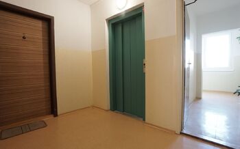 Prodej bytu 1+1 v osobním vlastnictví 28 m², Praha 8 - Troja