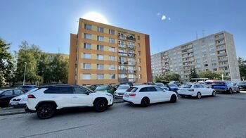 Bytový dům po rekonstrukci  - Prodej bytu 1+kk v osobním vlastnictví 34 m², Hradec Králové