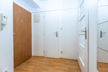 Prodej bytu 1+1 v osobním vlastnictví 29 m², Praha 9 - Letňany