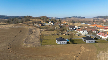 Pozemek s domem - Prodej pozemku 1186 m², Kluky