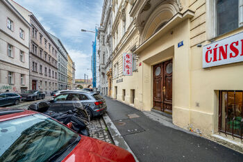 Prodej bytu 3+kk v osobním vlastnictví 74 m², Praha 8 - Karlín