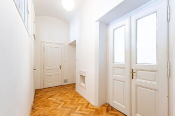 Vstupní předsíň bytu - Pronájem bytu 3+1 v osobním vlastnictví 82 m², Praha 1 - Nové Město