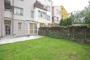 Prodej nájemního domu 357 m², Praha 9 - Kyje