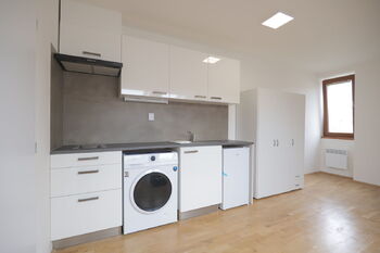 Prodej nájemního domu 357 m², Praha 9 - Kyje