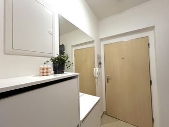 Pronájem bytu 1+kk v osobním vlastnictví 72 m², Praha 9 - Letňany