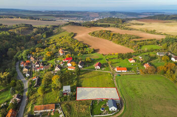 Prodej pozemku 1566 m², Chomle