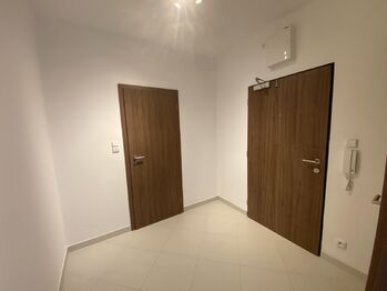 Vstupní Hala - Pronájem bytu 2+kk v osobním vlastnictví 60 m², Praha 5 - Stodůlky