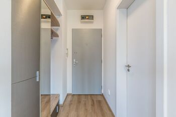 Vstup 2 - Pronájem bytu 1+kk v osobním vlastnictví 34 m², Praha 4 - Modřany