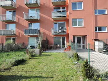 Prodej bytu 1+kk v osobním vlastnictví 36 m², Hostivice