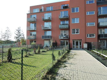 Prodej bytu 1+kk v osobním vlastnictví 36 m², Hostivice