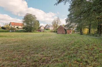 Pozemek s rozestavěnou budovou k prodeji - Prodej pozemku 3735 m², Rudoltice