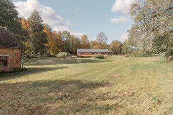 Pozemek s rozestavěnou budovou k prodeji - Prodej pozemku 3735 m², Rudoltice