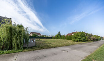 Prodej pozemku 995 m², Šestajovice